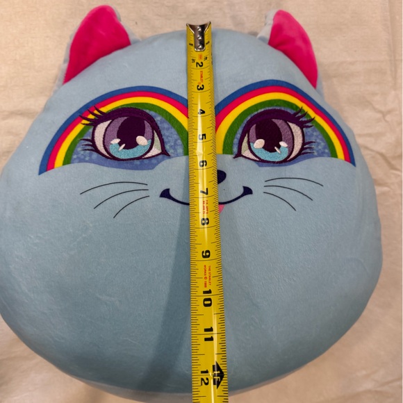 Plush Cat with Rainbow Eyes - Picture 4 of 5